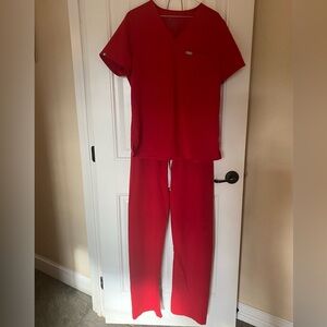 Red Figs brand scrub set